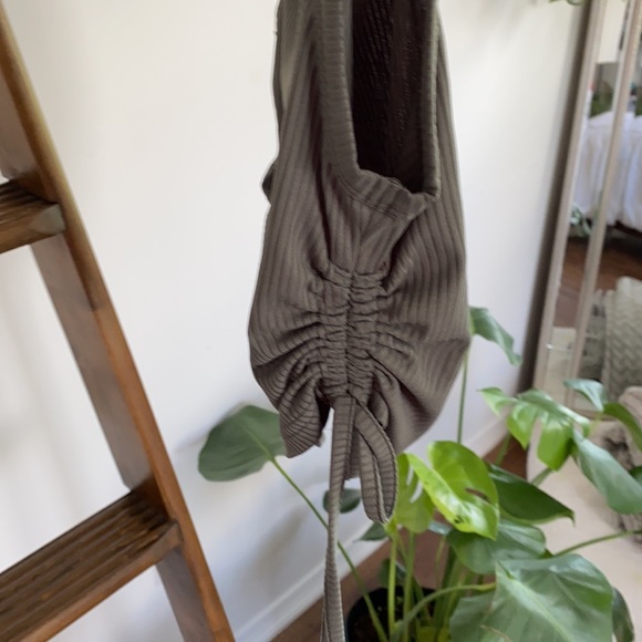 Scrunched tank top size small - Picture 4 of 4